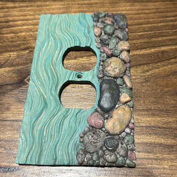 River Edge Cover - Picture 3 of 3